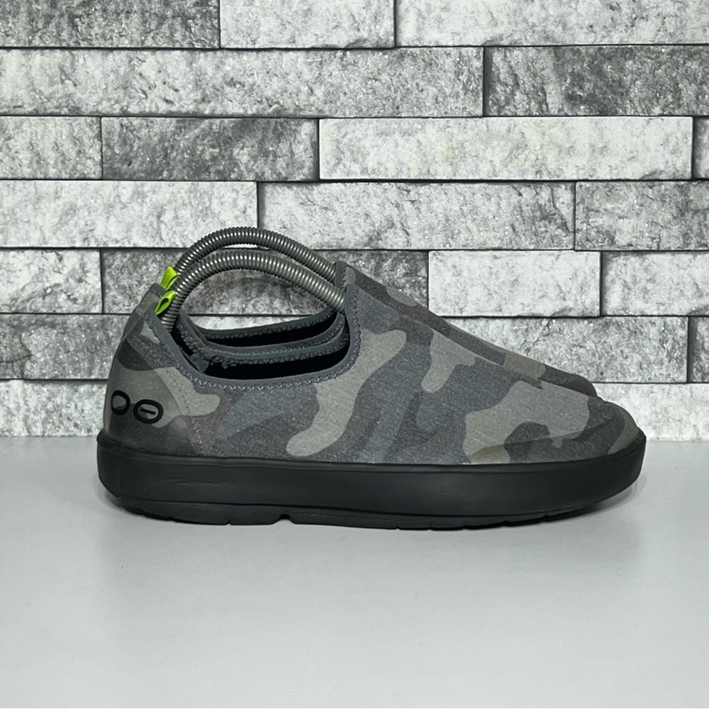 OOFOS Womens 9.5 OOMG Recovery Shoes Slip On Gray Camo
